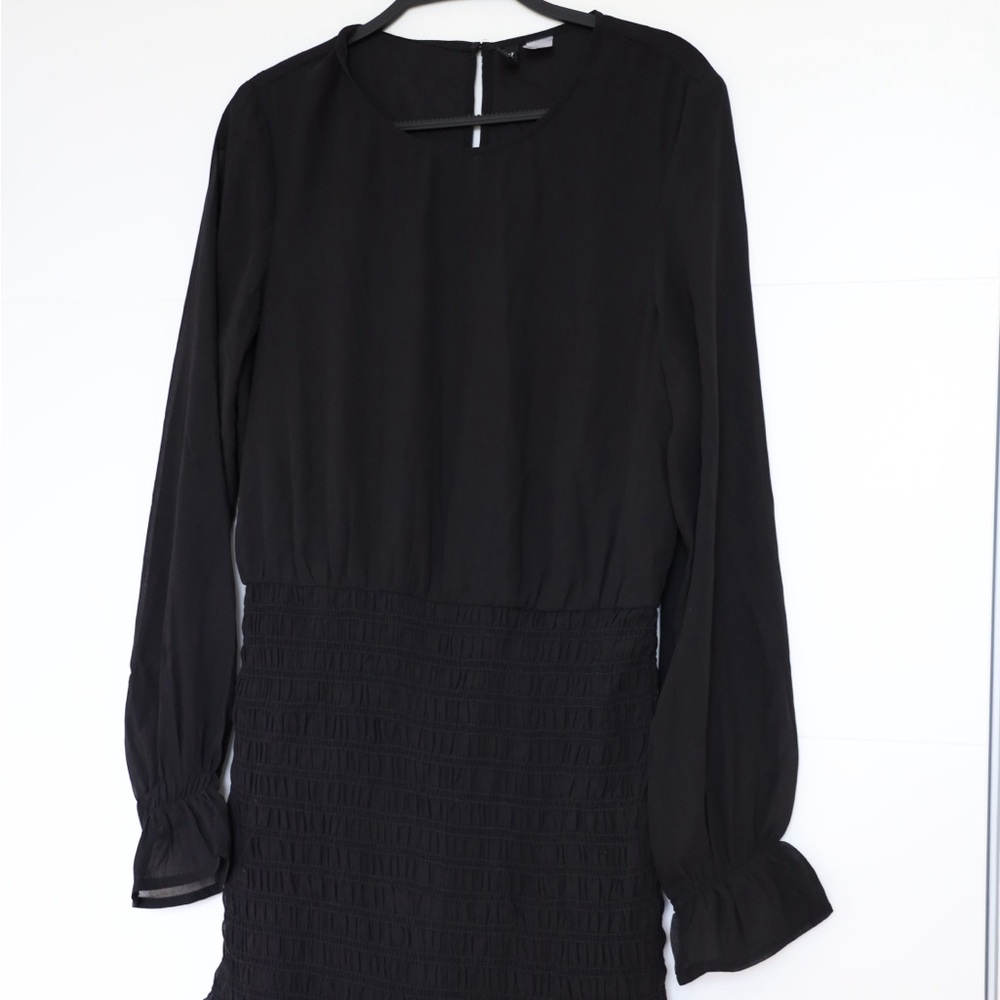 H&M Divided Black Smocked Detail Round Neck Dress size Medium